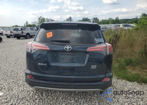 2017 Toyota Rav4 Xle z USA, uszkodzony, nr VIN 2T3RFREV0HW661565